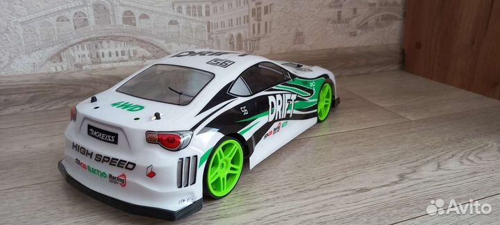 Машинка на радиоуправлении для дрифта