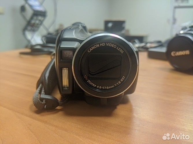 Видеокамера FHD Canon HG20