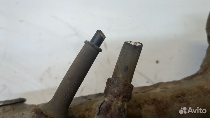 Ступица (кулак, цапфа) левая задняя Volkswagen Sharan