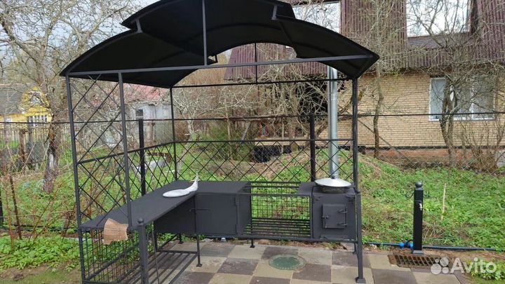 Мангал с крышей