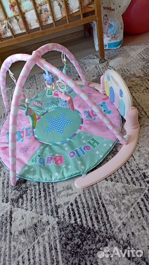 Развивающийся коврик с пианино