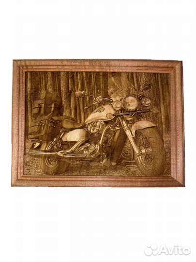 Резное панно из дерева