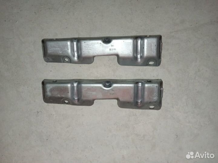 Уголок крепежный VW Transporter T5, T6 (2003-2019)