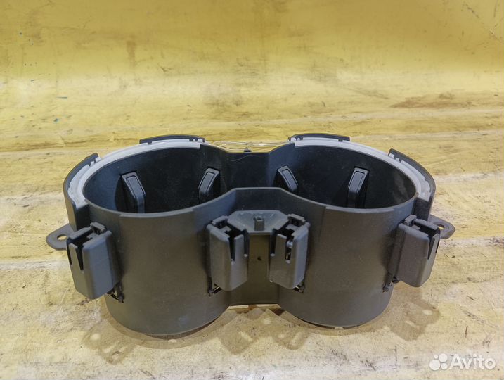 Подстаканник Audi A4 B9 2015 Ауди а 4