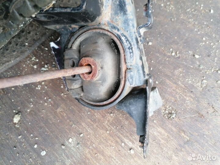 Подушка двс Toyota Ipsum ACM21W передний левый