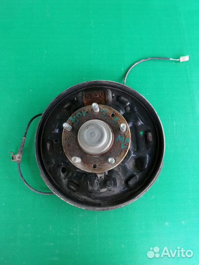 Цапфа задняя левая Mazda MPV II 1999-2006