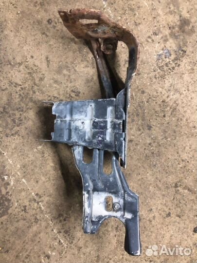 Кронштейн усилителя бампера мерседес 203