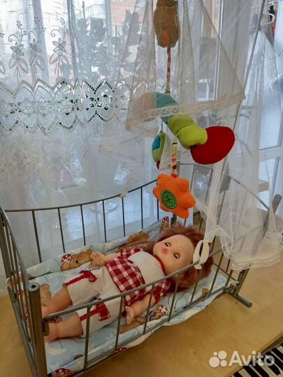 Кровать с балдахином для кукол