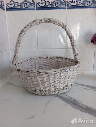 Корзина плетеная из бумажной лозы