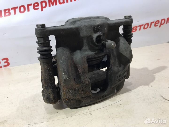 Суппорт тормозной задний левый Mercedes Gla180