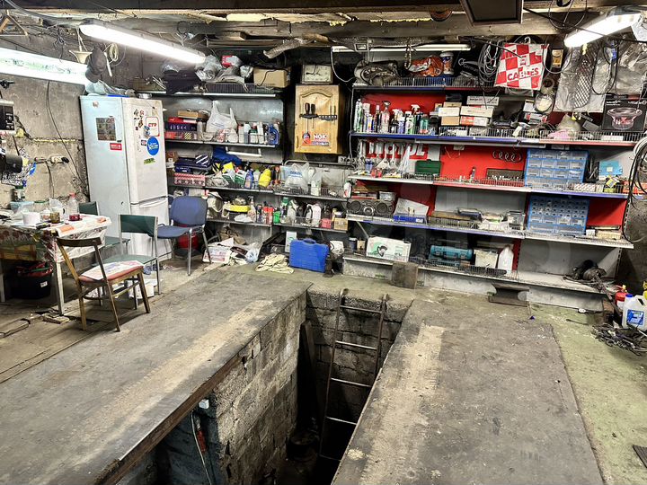 Гараж, > 30 м²