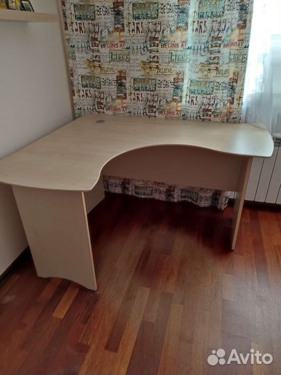 Компьютерный стол письменный