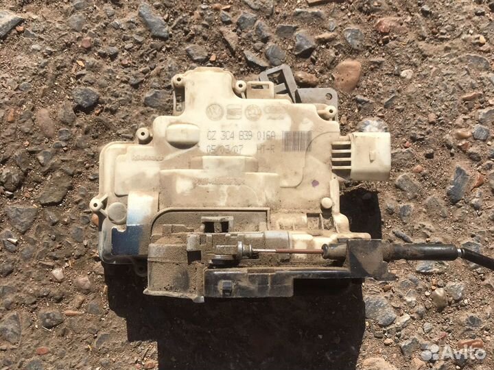 Замок задней двери правый Фольксваген пассат B7