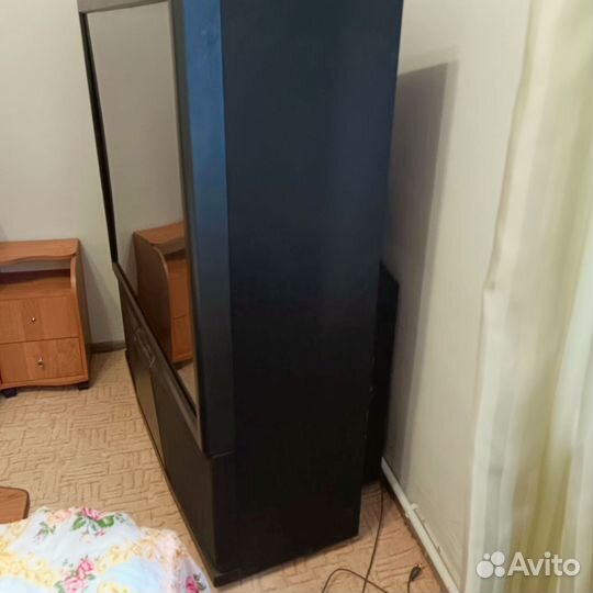 Напольный телевизор