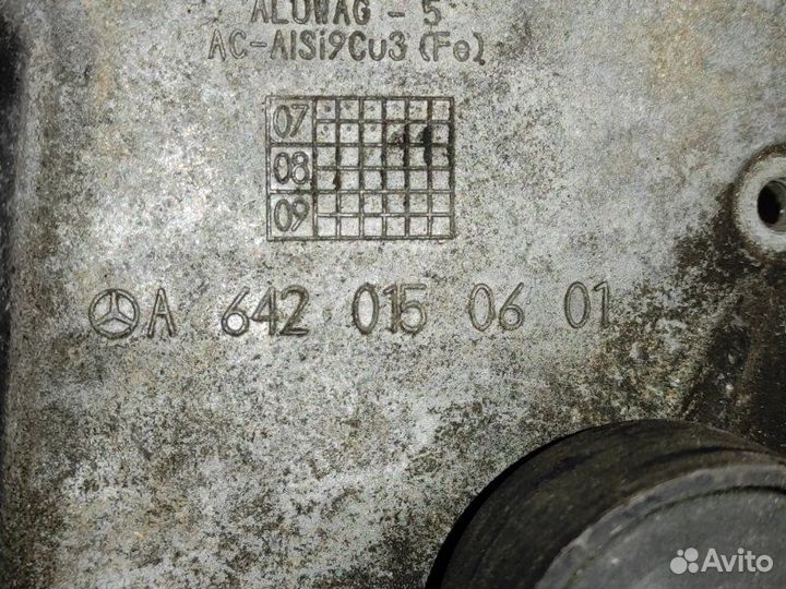 Крышка двигателя Mercedes Vito W639 3.0 OM642 2006