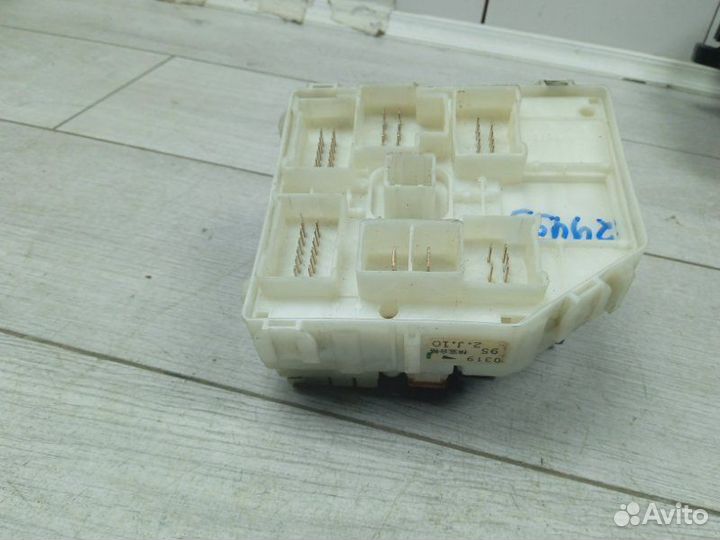 Блок реле и предохранителей Toyota Rav4 2 2003