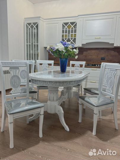 Стол обеденный из масива