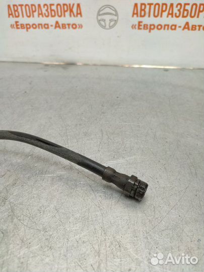 Шланг тормозной передний правый Volkswagen Passat