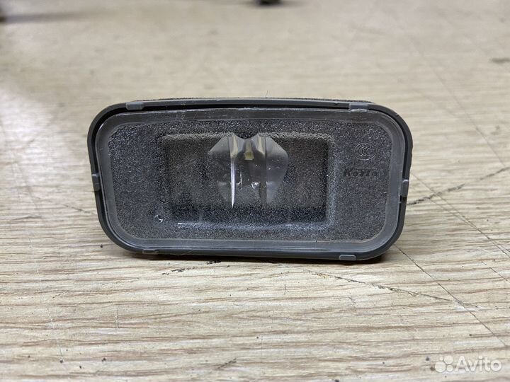 Фонарь освещения номерного знака Toyota Camry 75