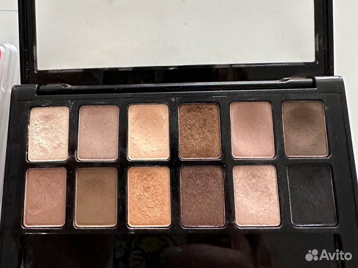 Тени The Nudes Maybelline и увиличитель губ