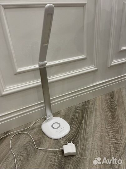 Светодиодный светильник настольный новый