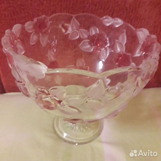 Ваза для фруктов на ножке