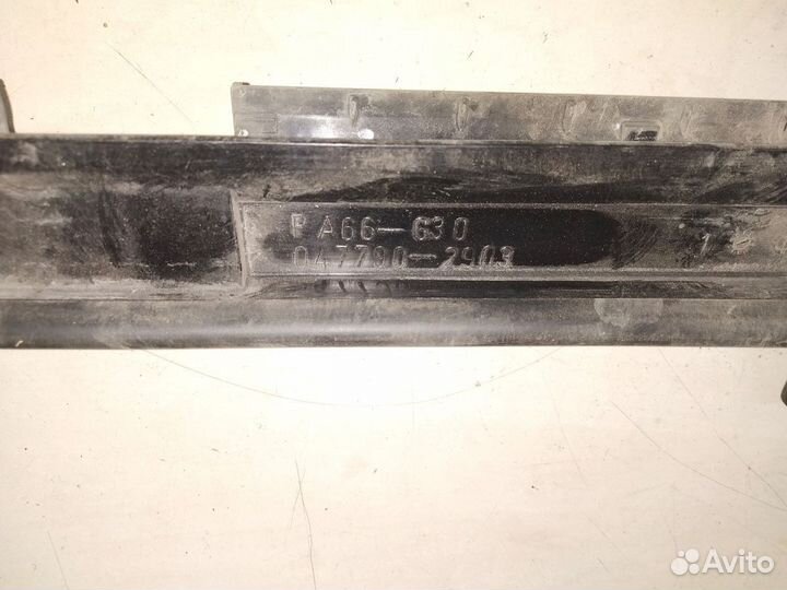 Кронштейн рамки радиатора Mercedes W204 W212