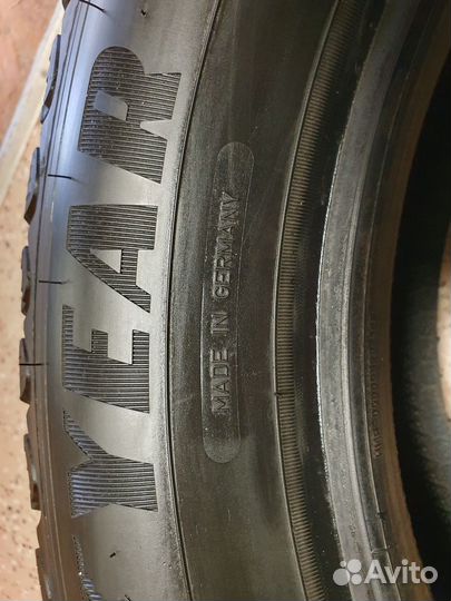 Goodyear UltraGrip Ice Arctic SUV 215/65 R17 99T