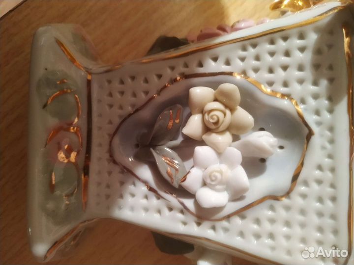 Фарфоровая корзина на стену