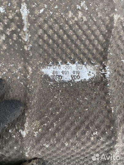 Теплозащитный экран Audi A8 D3 средний нижний