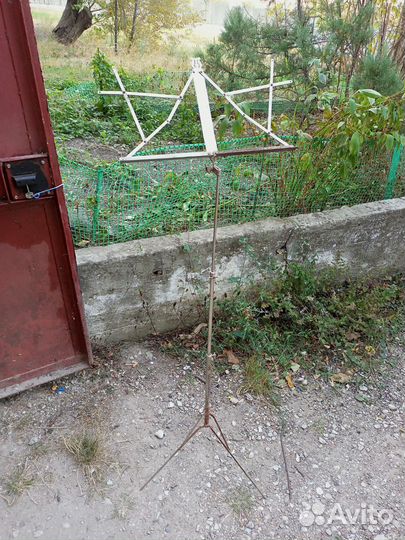 Пюпитр, стойка для гитары, балалайки