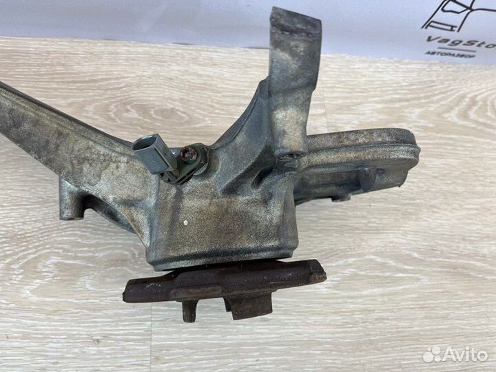 Кулак поворотный передний левый Audi Q7 4L 3.6 BHK