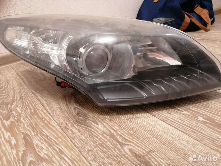 Фара правая ксенон Рено Меган 3