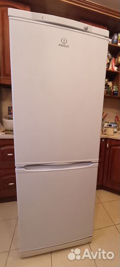 Холодильник Indesit ES 16