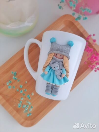 Кружка с девочкой из полимерной глины