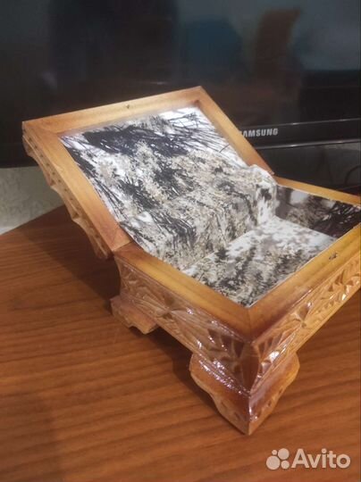 Деревянная шкатулка