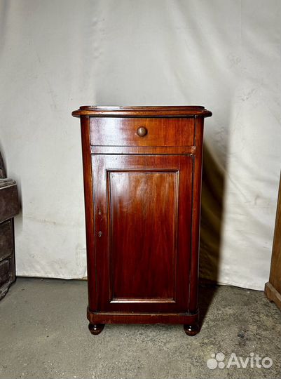 Антикварная тумбочка