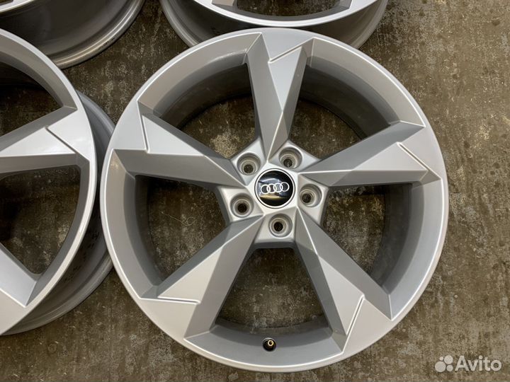 Оригинальные диски на Audi Q3 RSQ3 R19