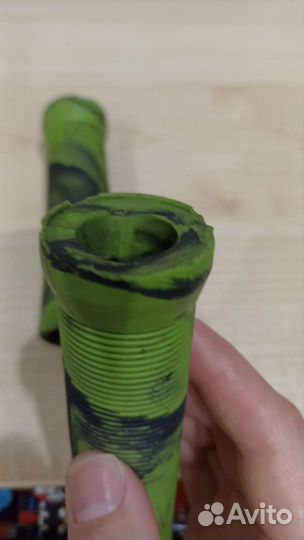 Колеса и грипсы от самоката Duker202