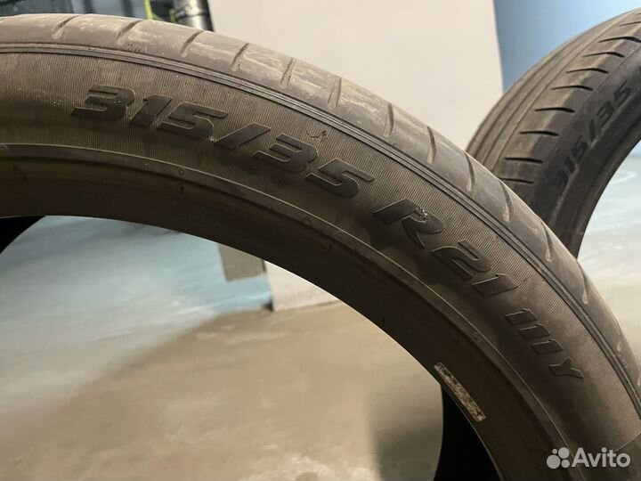 Pirelli P Zero PZ4 315/35 R21