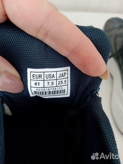 Кроссовки женские