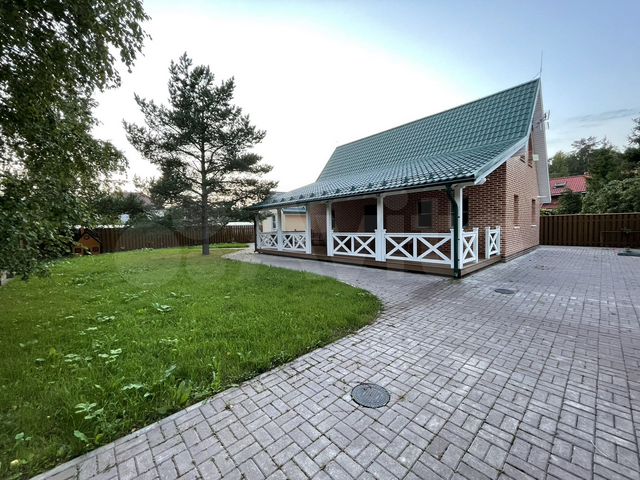 Коттедж 200 м² на участке 8 сот.