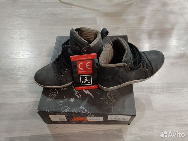 Мотоботинки женские 39 размер