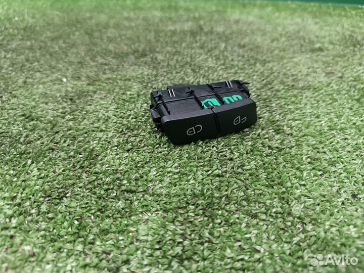 Кнопка блокировки дверей Mercedes-Benz Cla W117