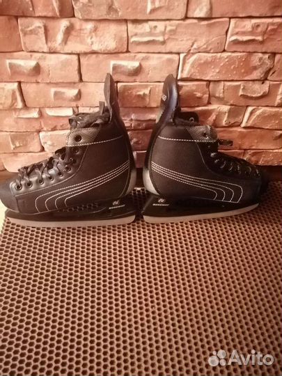 Коньки хоккейные