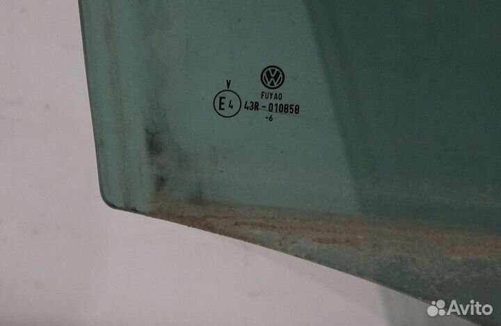 Стекло двери зад правой завод тонир зел VW Polo
