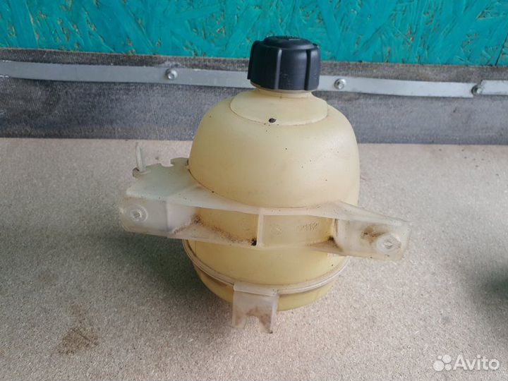 Бачок расширительный Рено Симбол 2004