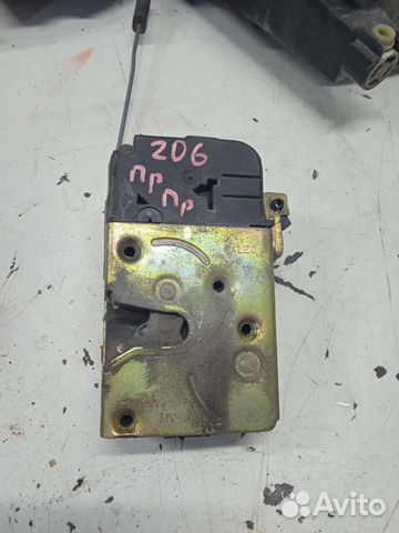 Замок двери передний правый Peugeot 206 Пежо 206