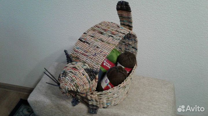 Корзина-кошка из декоративной лозы
