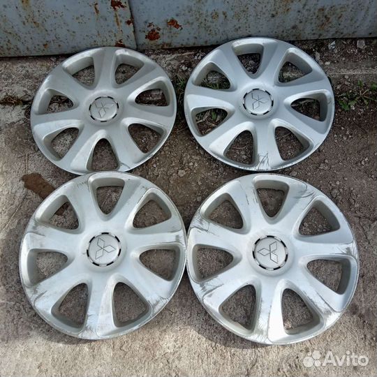 Колпаки Мицубиси R16